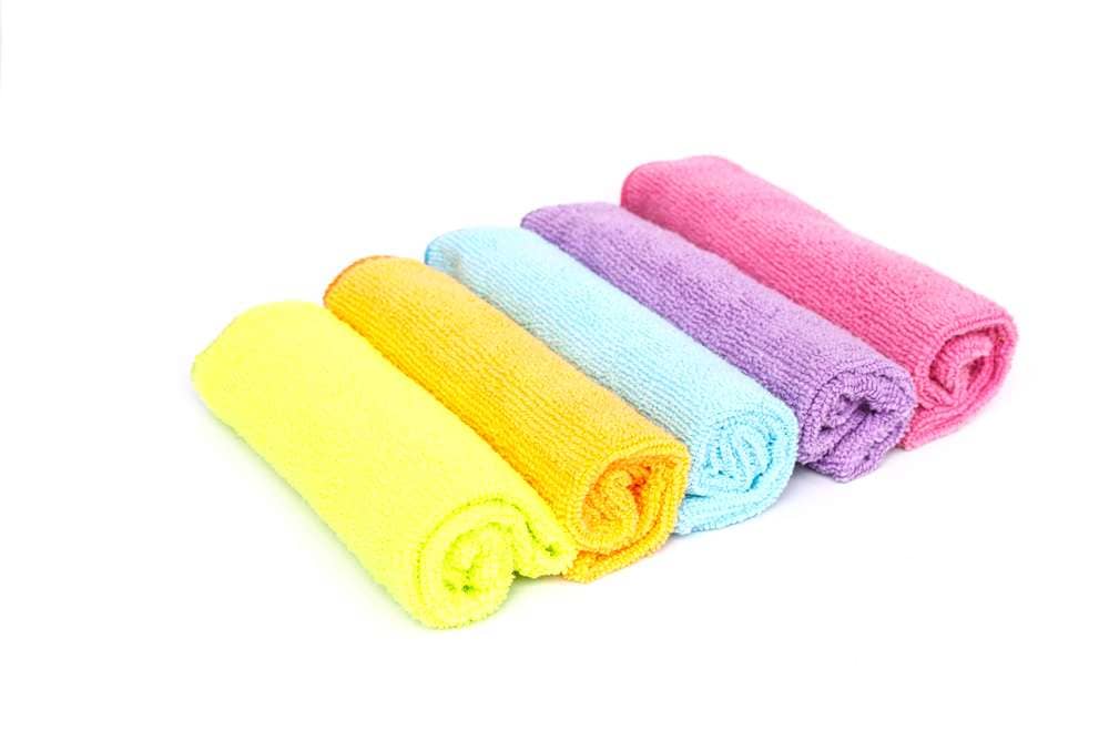 Color microfiber cloths for cleaning home